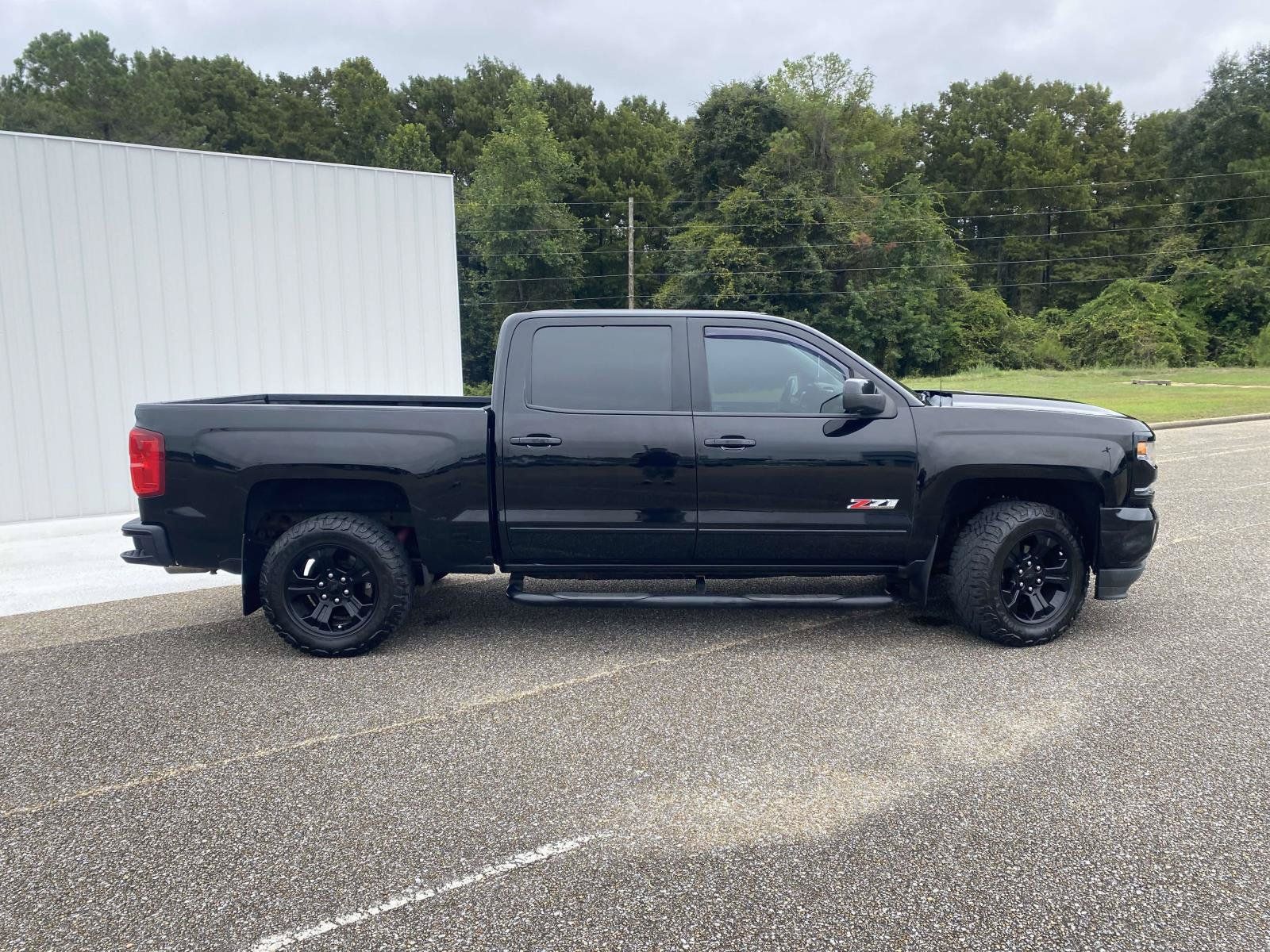 Used 2017 Chevrolet Silverado 1500 LTZ Z71 w/ LTZ Plus Package AWD/4WD image 8