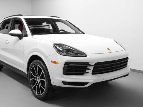 Used 2023 Porsche Cayenne S Platinum AWD/4WD image 9