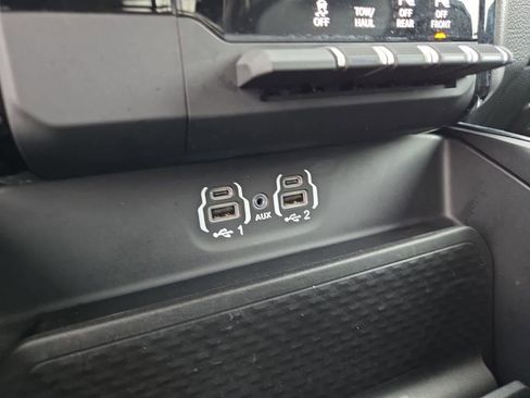 Used 2023 RAM 1500 Laramie AWD/4WD image 30