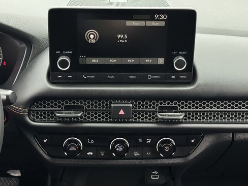 Used 2025 Honda HR-V Sport image 17