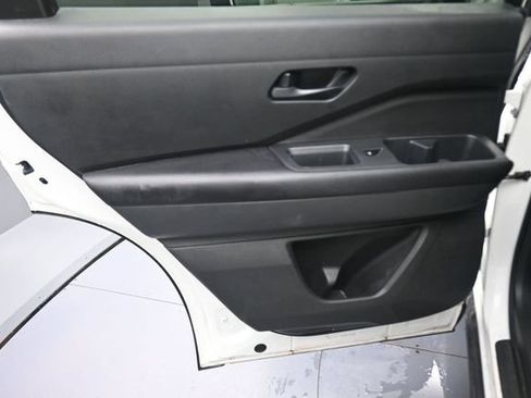 Used 2024 Nissan Pathfinder SV AWD/4WD image 18