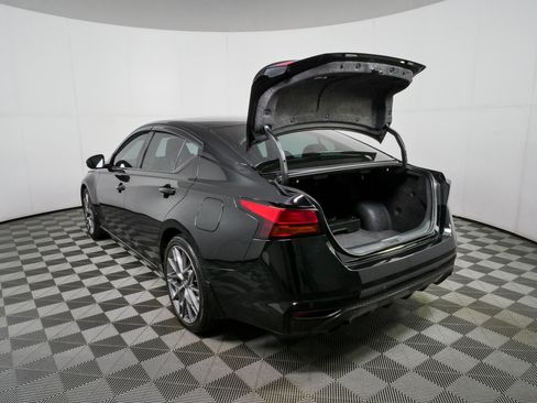 Used 2024 Nissan Altima 2.0 SR FWD image 31