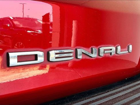 Used 2021 GMC Yukon Denali w/ Denali Premium Package AWD/4WD image 40