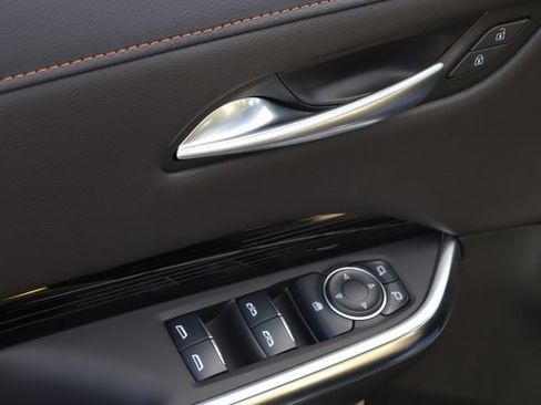 Used 2024 Cadillac XT4 Luxury w/ Cold Weather Package image 17