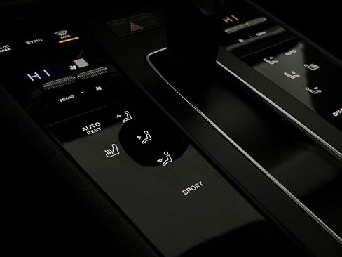 Used 2022 Porsche Macan image 19