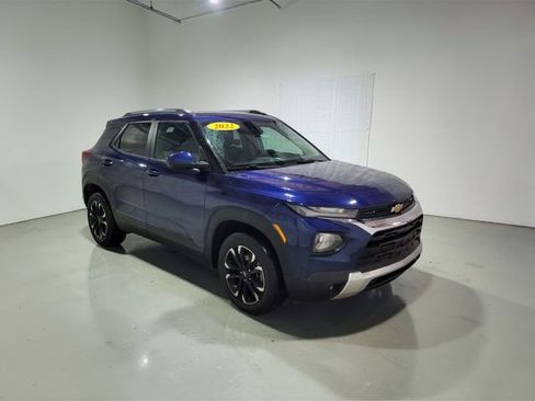 Used 2022 Chevrolet TrailBlazer LT image 2