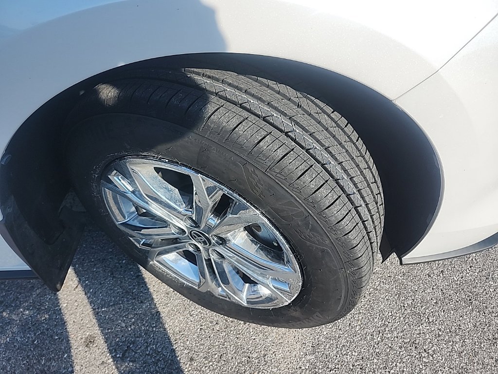 Used 2024 Toyota Sienna Platinum AWD/4WD image 16