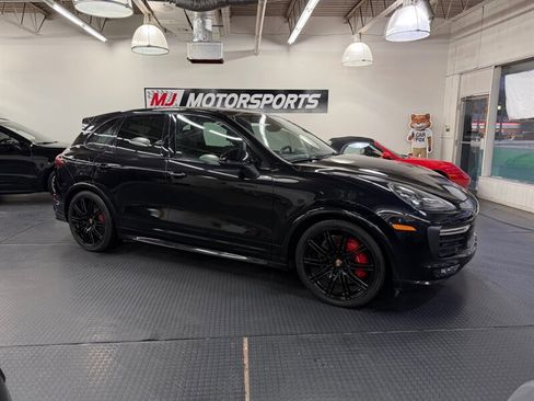 Used 2016 Porsche Cayenne GTS image 15