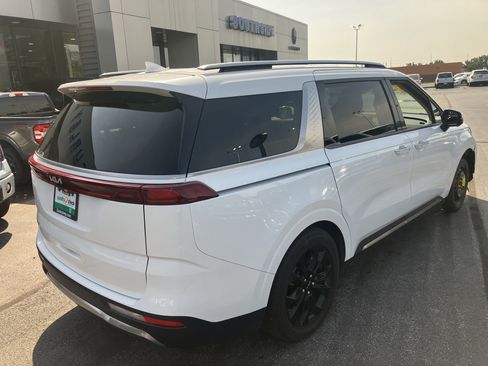 Used 2024 Kia Carnival SX FWD image 7