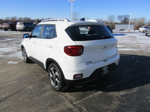 Used 2021 Hyundai Venue SEL image 5