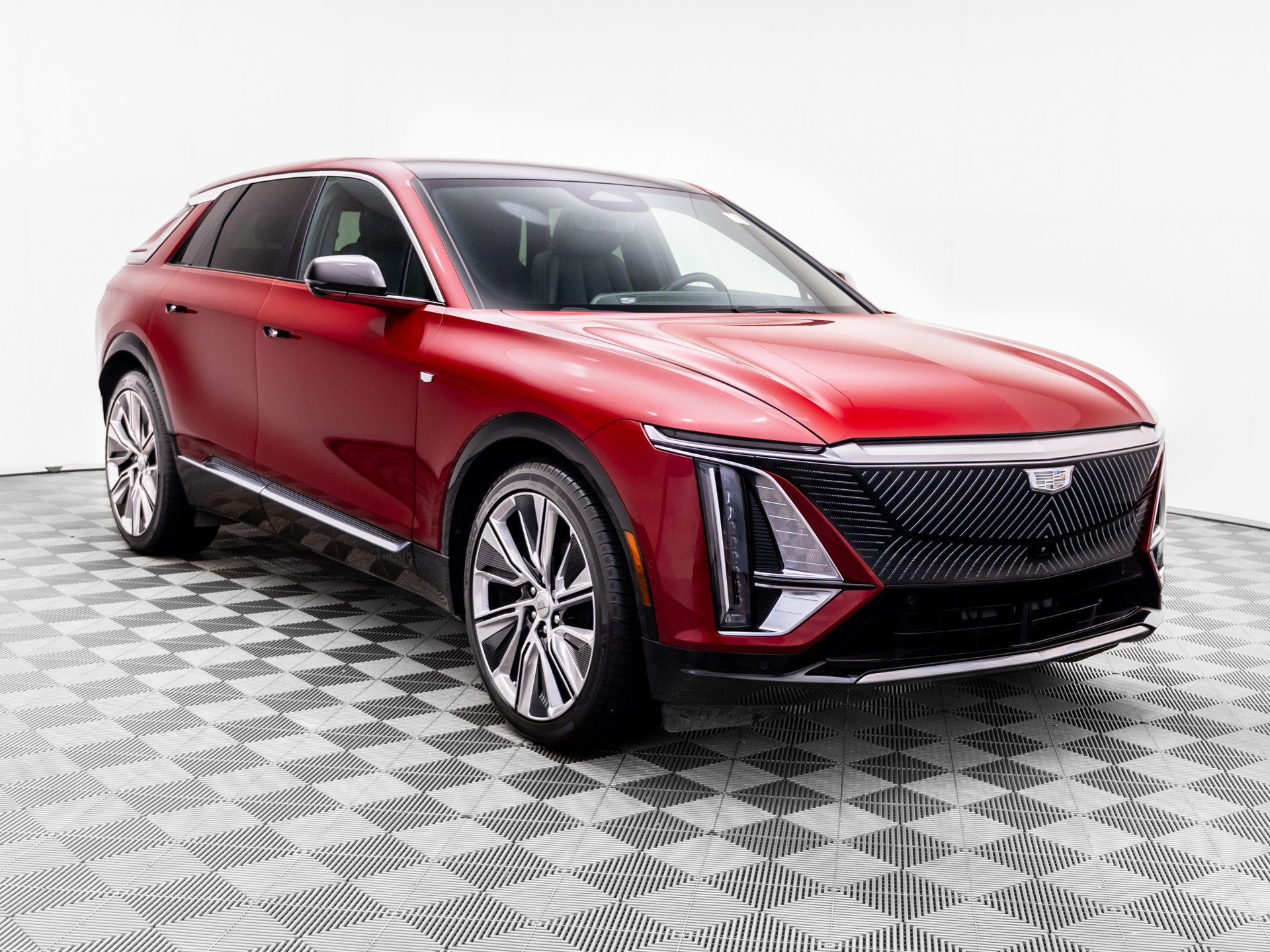 Certified 2025 Cadillac Lyriq Luxury w/ LPO, Floor Liner Package AWD/4WD image 9