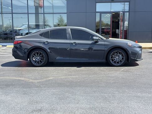 Used 2025 Toyota Camry SE image 2