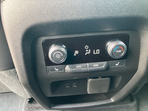 Used 2025 GMC Acadia AT4 w/ Luxury Package AWD/4WD image 30