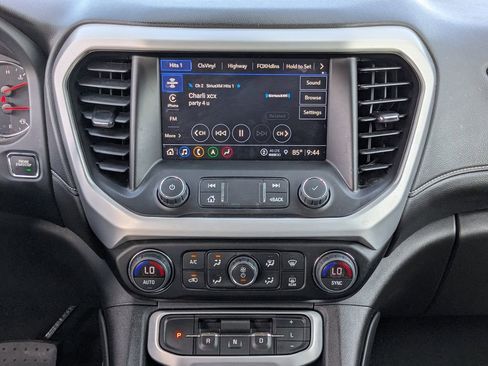 Used 2023 GMC Acadia SLT w/ Elevation Edition image 18