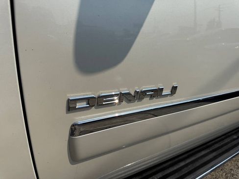 Used 2010 GMC Yukon Denali image 15