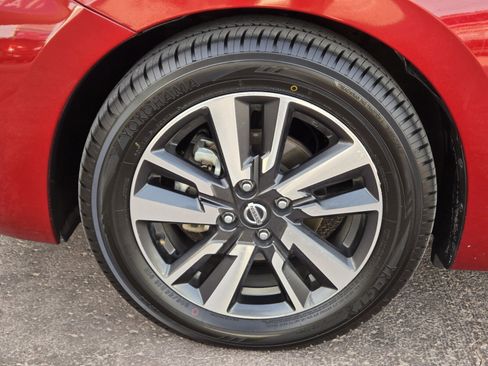 Used 2022 Nissan Versa SV FWD image 6