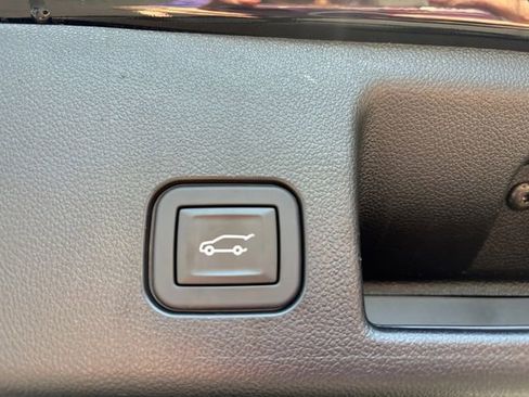 Used 2024 Chevrolet Equinox EV RS FWD image 17