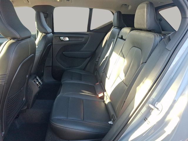 Certified 2025 Volvo XC40 B5 Core AWD/4WD image 7