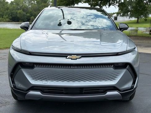 New 2025 Chevrolet Equinox EV LT AWD/4WD image 2