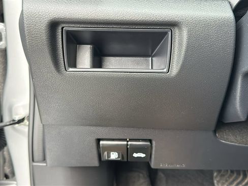 Used 2025 Nissan Versa SV FWD image 20