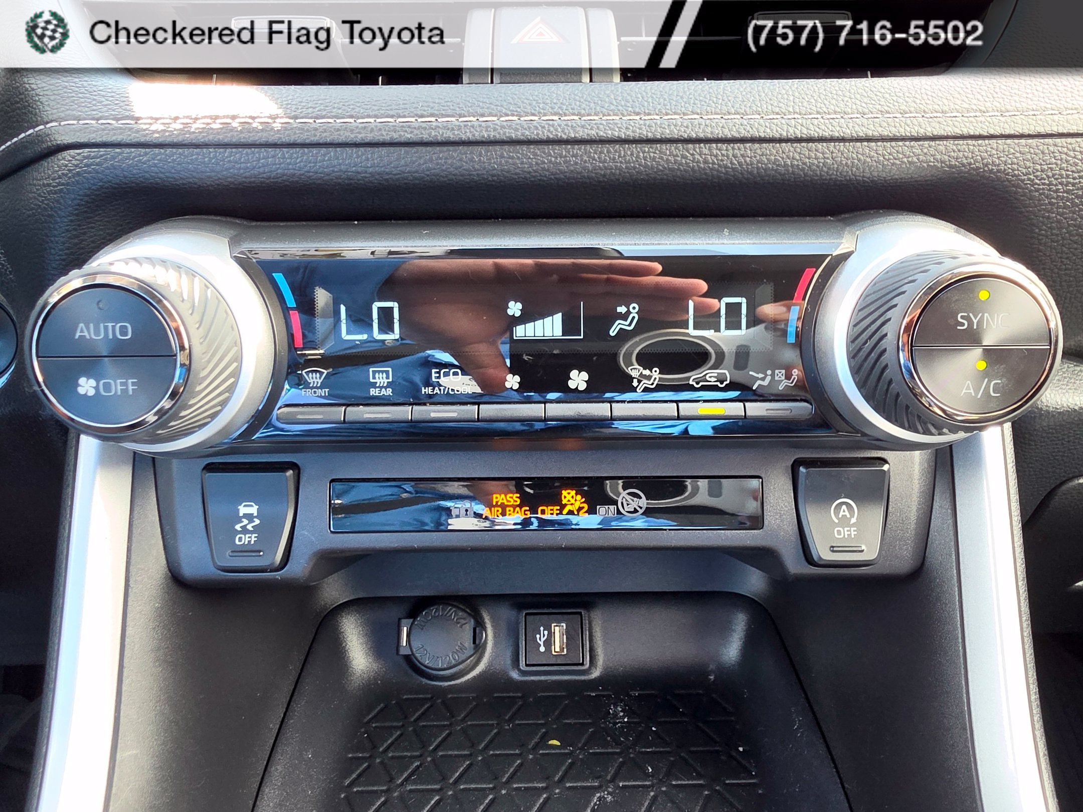 Used 2025 Toyota RAV4 XLE FWD image 23