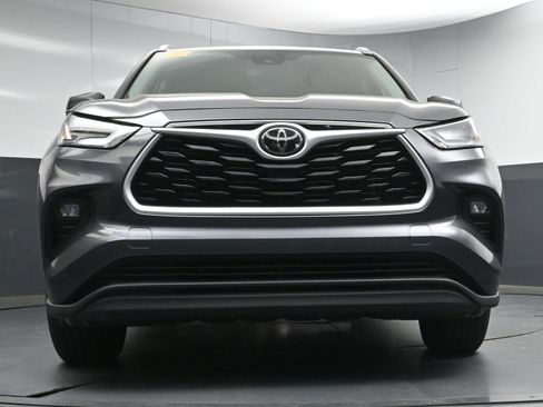 Certified 2024 Toyota Highlander XLE image 25