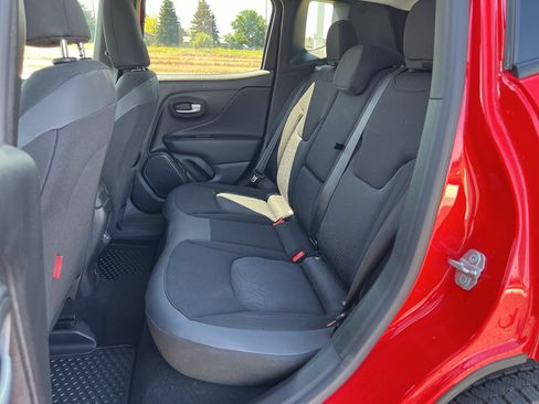 Used 2022 Jeep Renegade Trailhawk w/ Trailer Tow Group AWD/4WD image 26