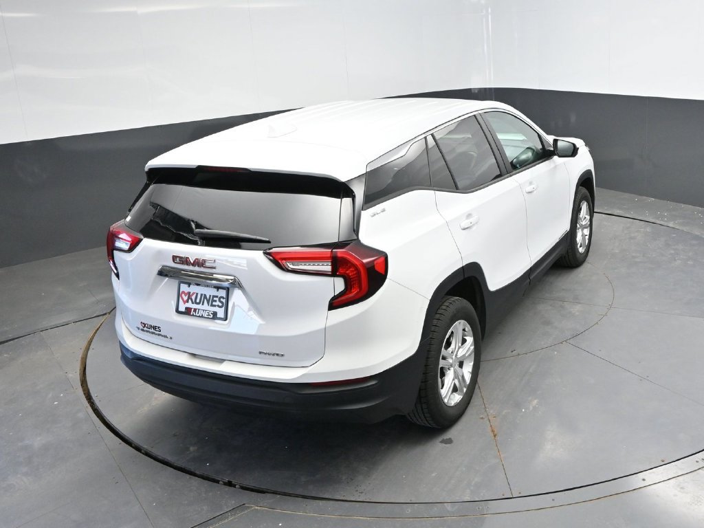 Used 2024 GMC Terrain SLE AWD/4WD image 30