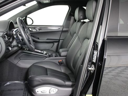 Certified 2026 Porsche Macan AWD/4WD image 5