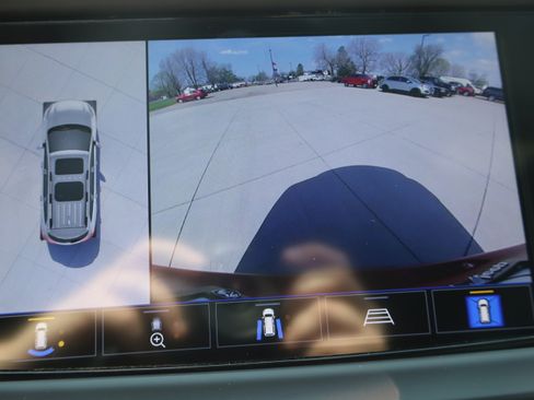 Used 2024 Buick Enclave Essence w/ Technology Package FWD image 21
