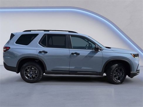 New 2025 Honda Pilot TrailSport image 3