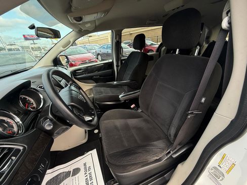 Used 2016 Dodge Grand Caravan SE w/ Quick Order Package 29E SE FWD image 13