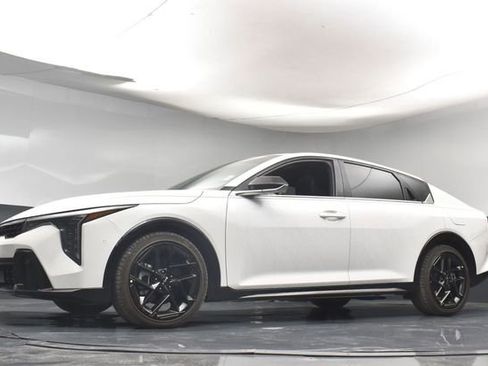 Certified 2025 Kia K4 GT-Line Turbo image 34