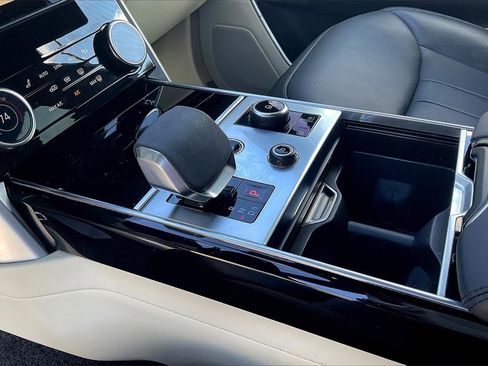 Used 2023 Land Rover Range Rover SE image 15