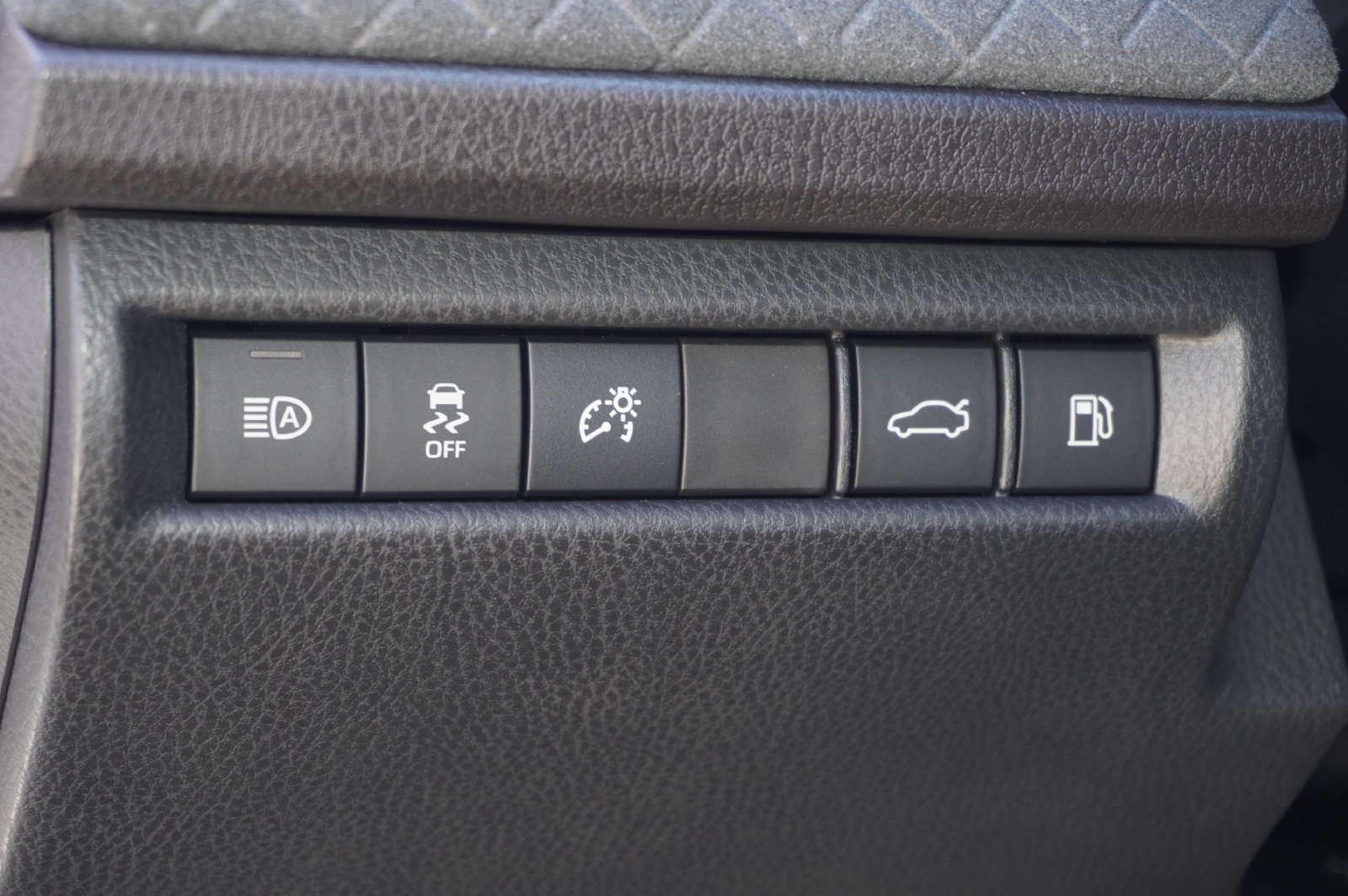 Used 2026 Toyota Camry XLE w/ Premium Package FWD image 11