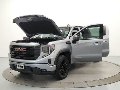 Used 2023 GMC Sierra 1500 Elevation w/ X31 Off-Road Package AWD/4WD image 11