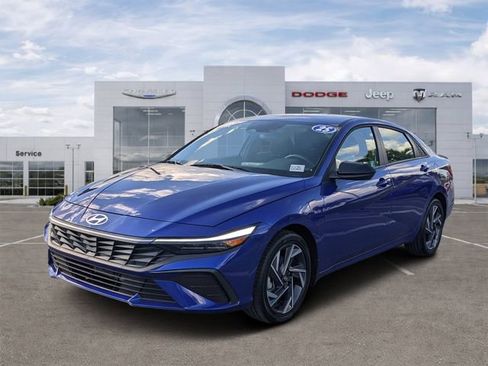 Used 2025 Hyundai Elantra SEL image 5