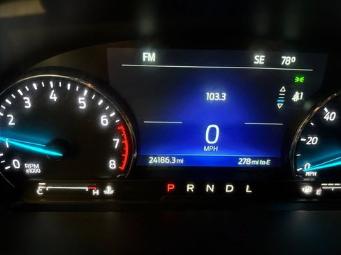 Used 2023 Ford Explorer XLT w/ Equipment Group 202A AWD/4WD image 4