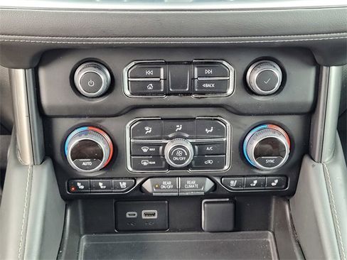 Used 2023 Chevrolet Suburban Premier image 21