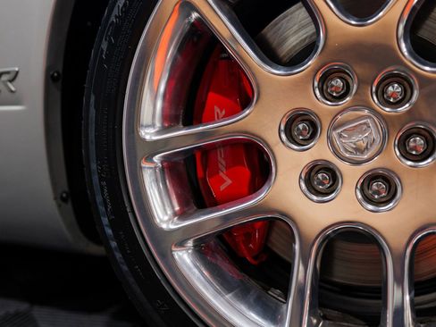 Used 2004 Dodge Viper SRT-10 image 10