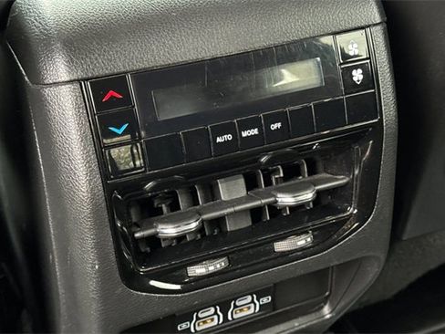 Used 2023 Jeep Grand Cherokee L Laredo image 45