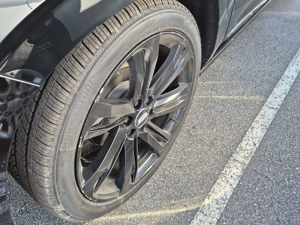 Used 2025 Cadillac Escalade Sport Platinum w/ LPO, Floor Liner Package AWD/4WD image 3