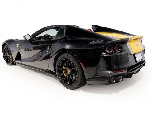 Used 2021 Ferrari 812 GTS RWD image 16