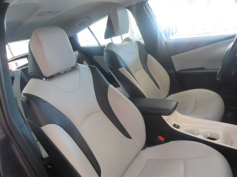 Used 2018 Toyota Prius Prime Premium FWD image 26