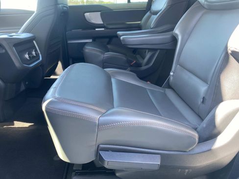 Used 2025 Ford Expedition Active image 14