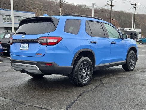 Used 2025 Honda Pilot TrailSport image 5