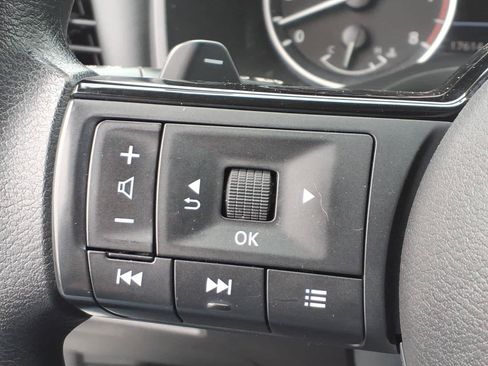 Used 2023 Nissan Rogue SV AWD/4WD image 11