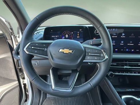Used 2026 Chevrolet Traverse LT w/ Sun and Wheel Package FWD image 12