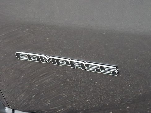Used 2024 Jeep Compass Latitude AWD/4WD image 30
