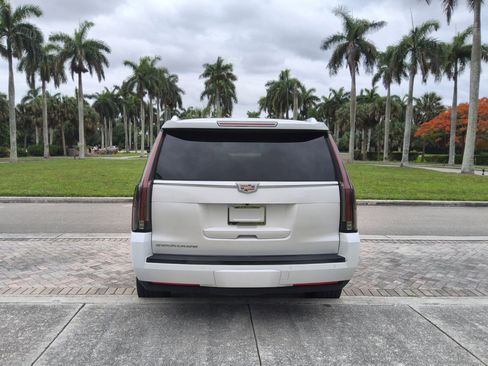 Used 2016 Cadillac Escalade Luxury RWD image 6